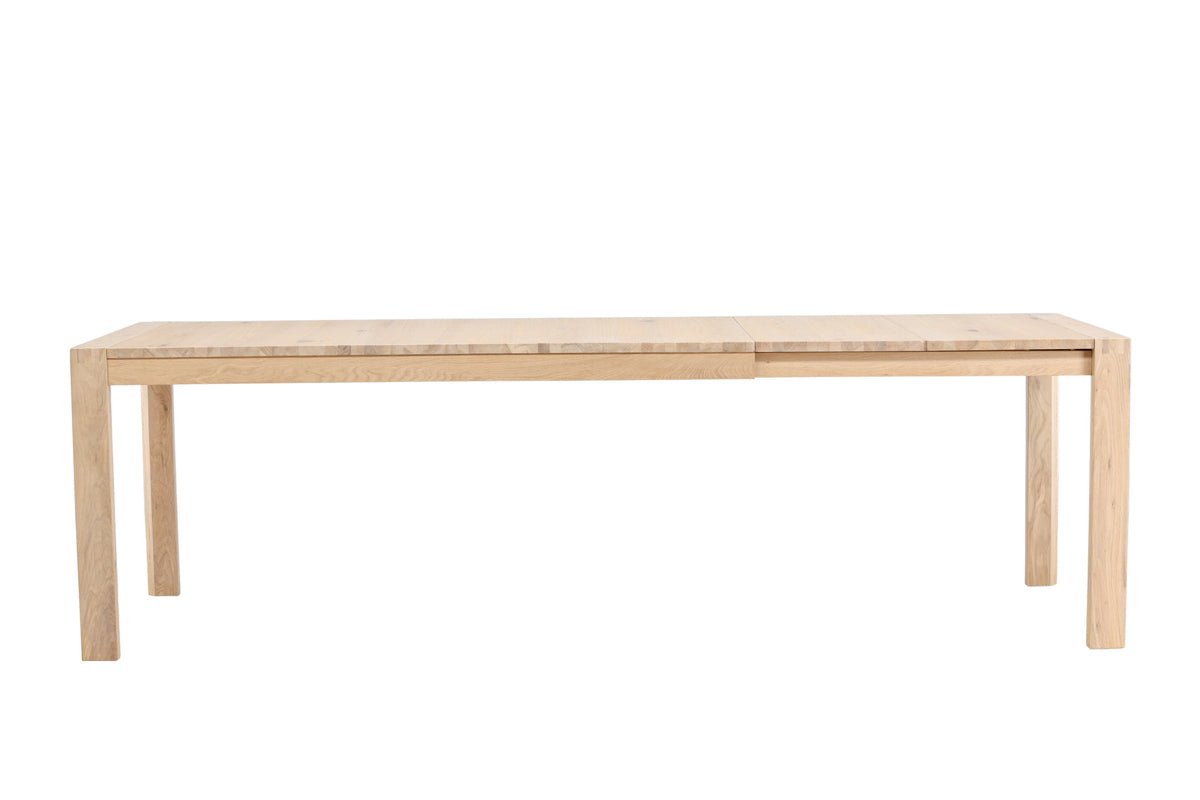 Esstisch Wainui - gefertigt aus robustem Eichenholz