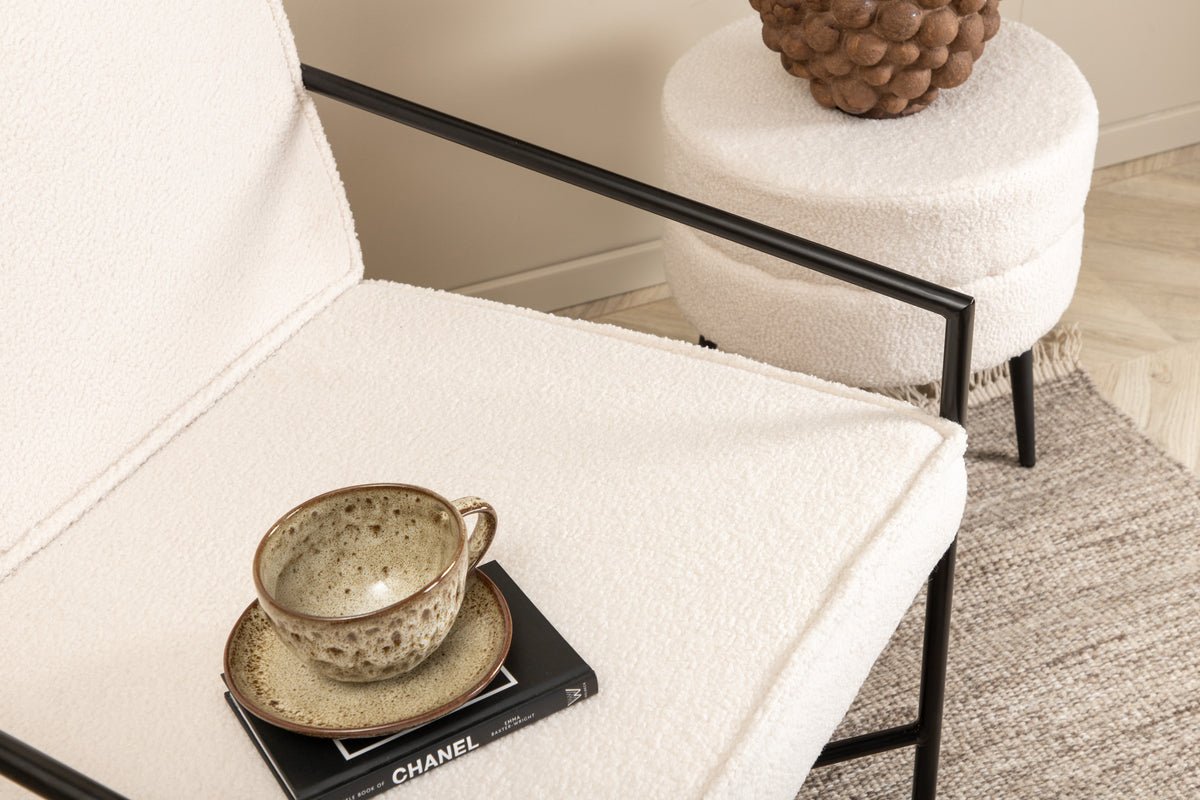 Designer Sessel Lundra – Polsterstuhl in Offwhite mit schwarzem Metallgestell