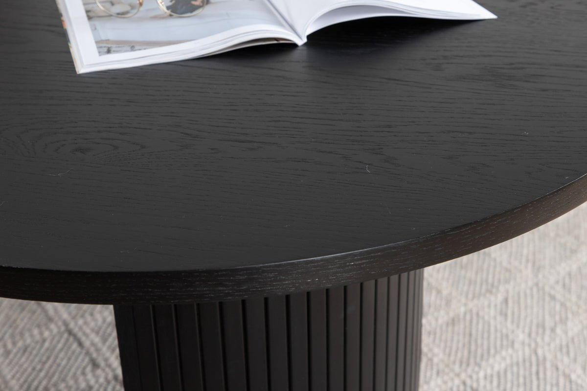 Esstisch Moani - mit robusten Gestell im gerippten Design