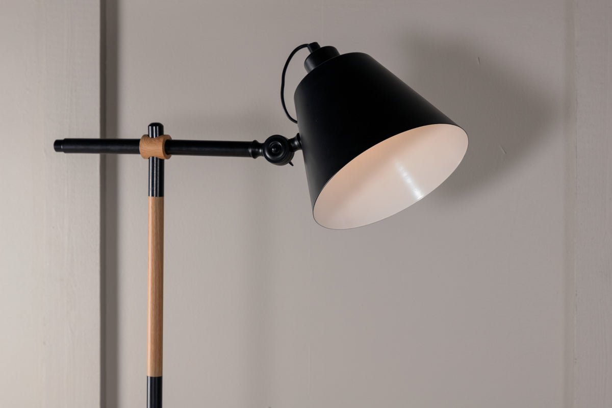 Stehlampe „California“ – markantes, modernes Design in Schwarz