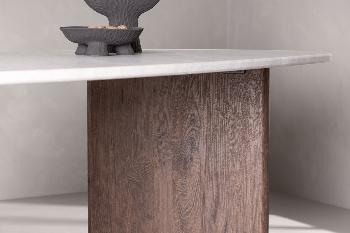 Esstisch Opal - mit seiner ovalen Form ein echter Hingucker