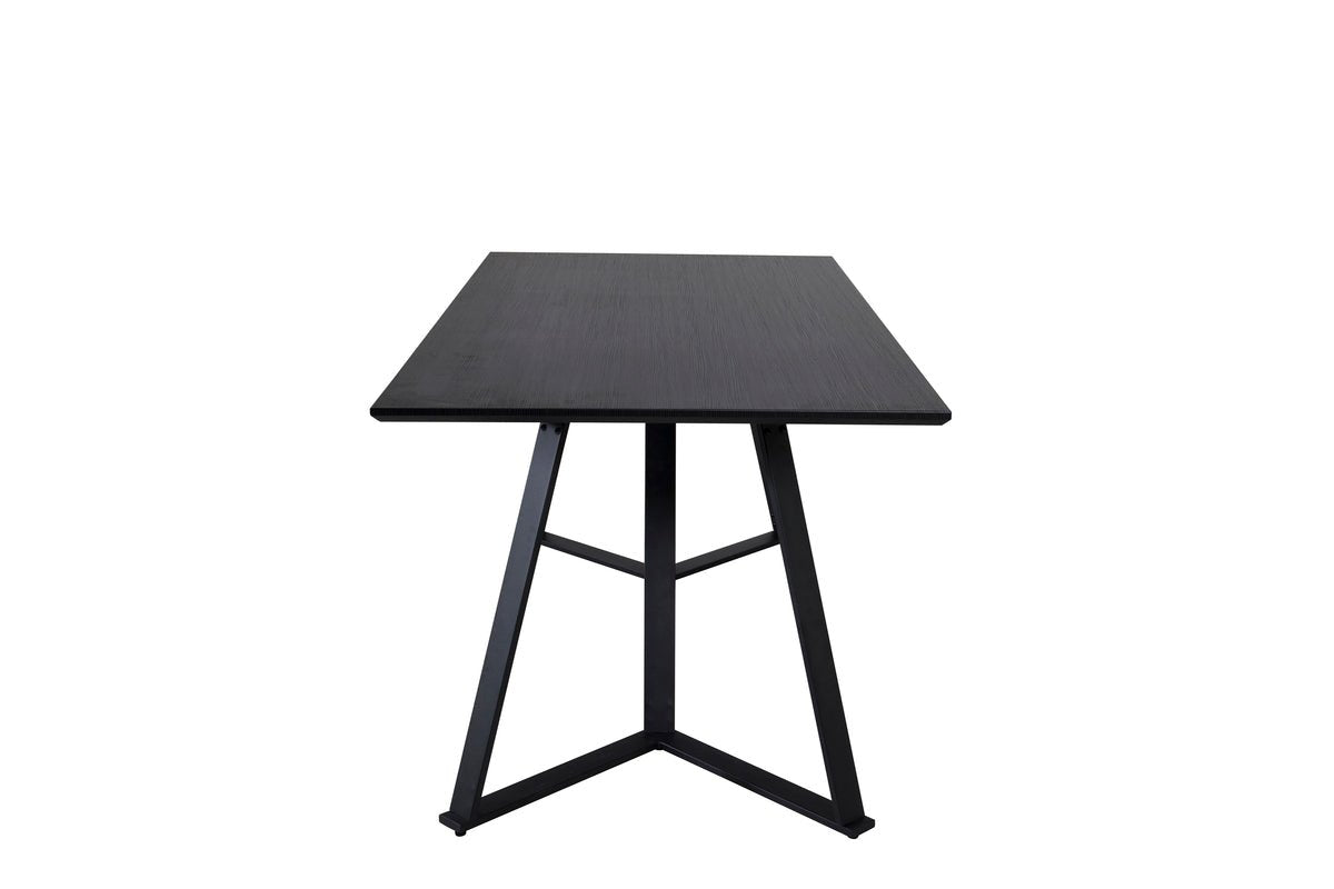 Esstisch Waka - die dekorativen Metallbeine setzen einen stilvollen Akzent