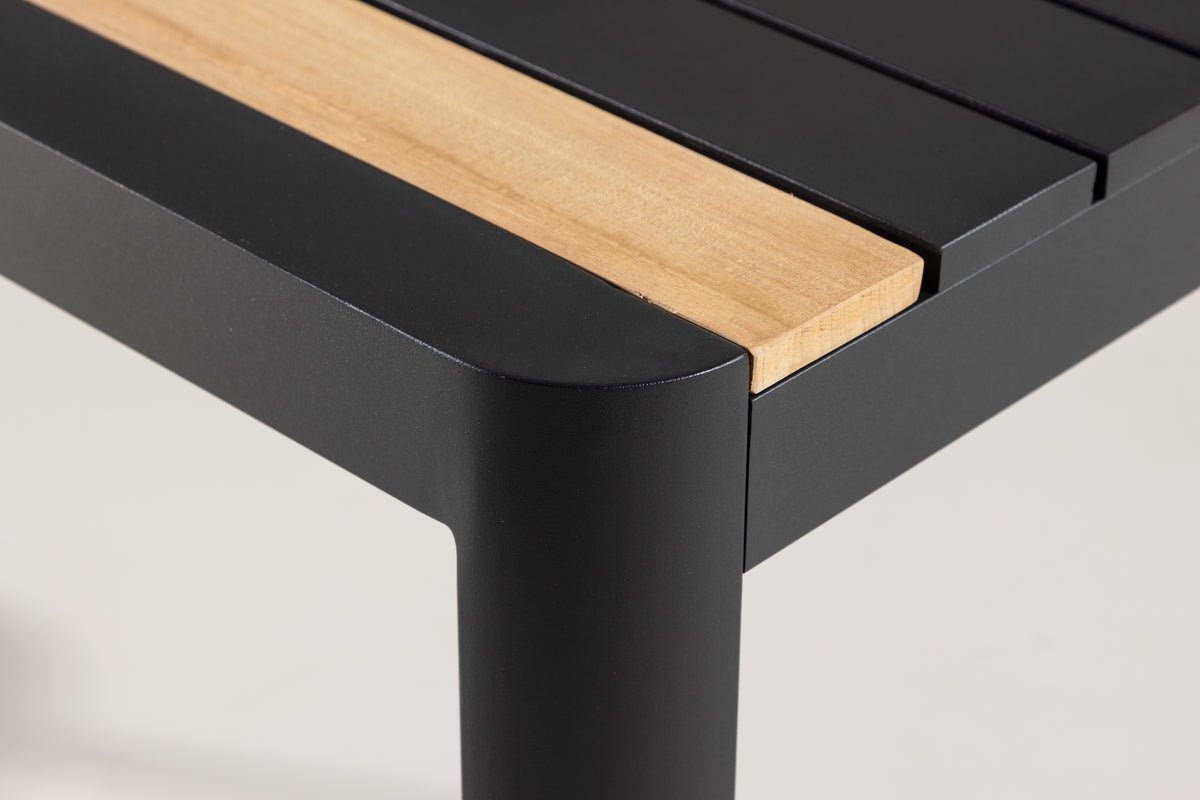 Gartentisch Nuru - Teakholz und Aluminium für Stabilität und Langlebigkeit