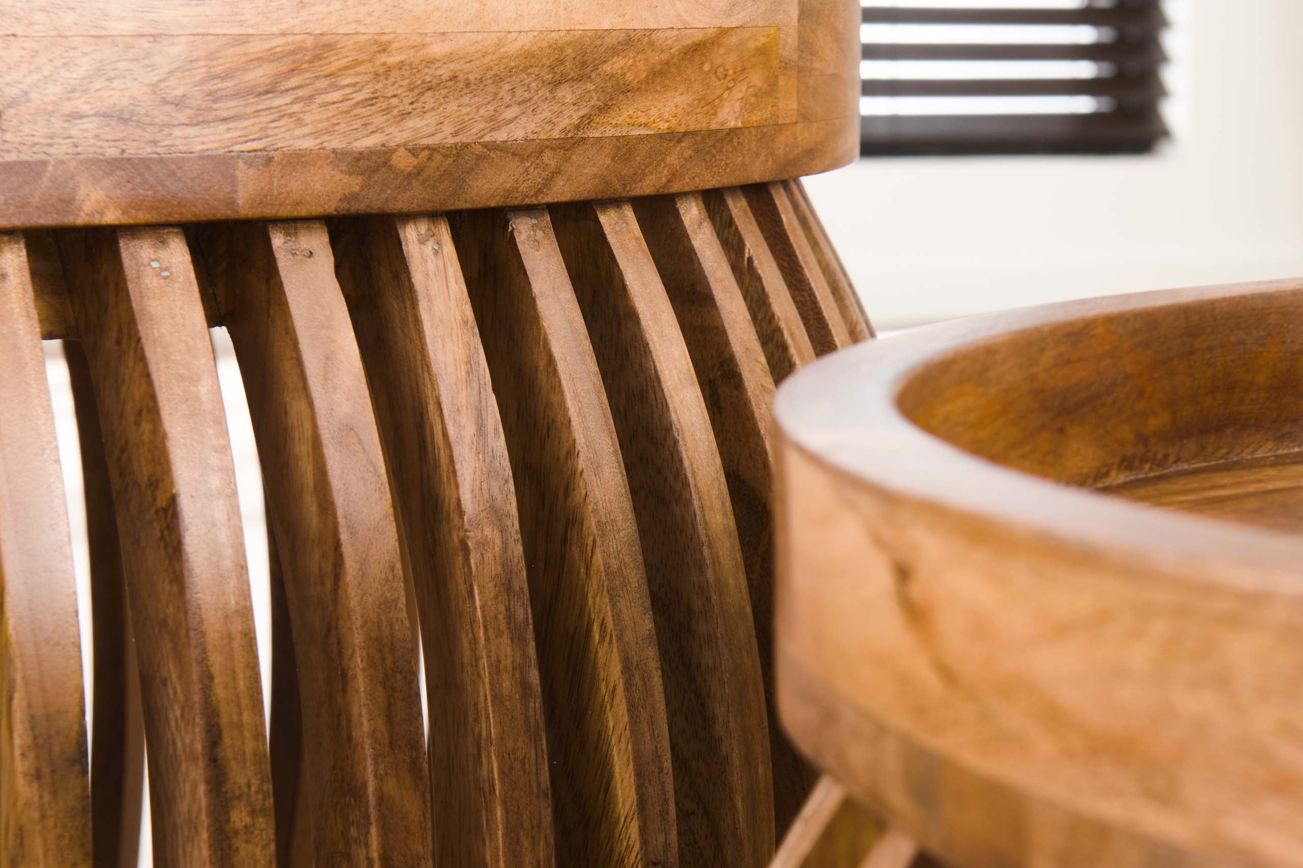 Couchtisch Khamar - 2er Set aus Mangoholz mit bauchigem Sockel