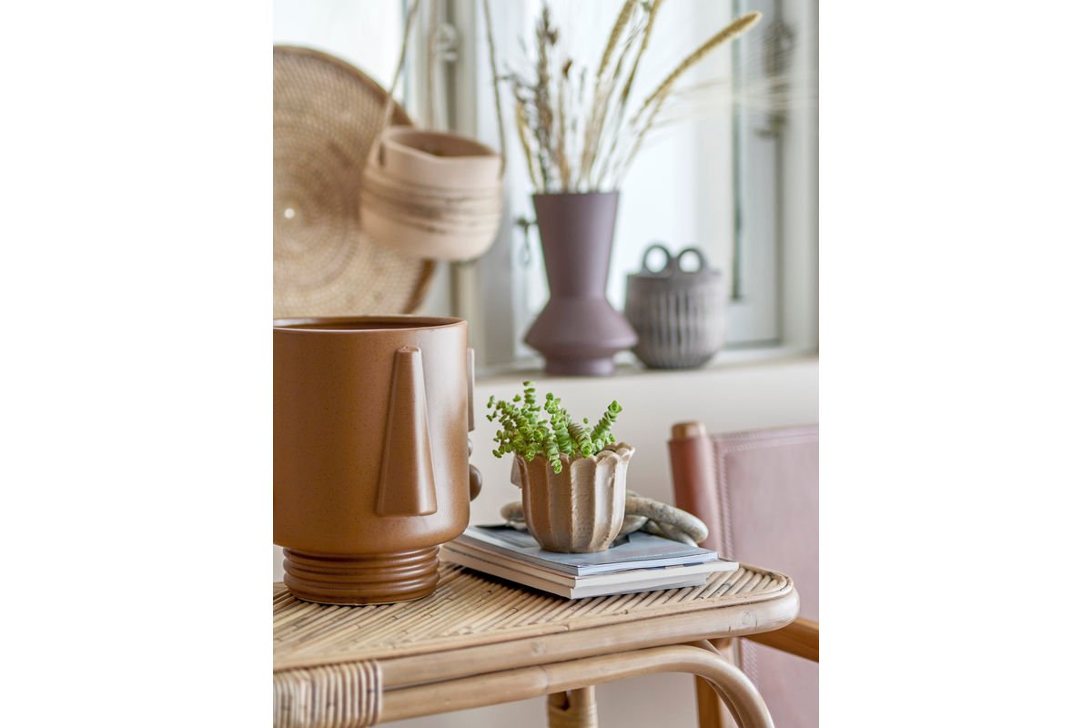 Blumentopf Kairo – Steingutdesign mit Gesichtsdetail in Braun