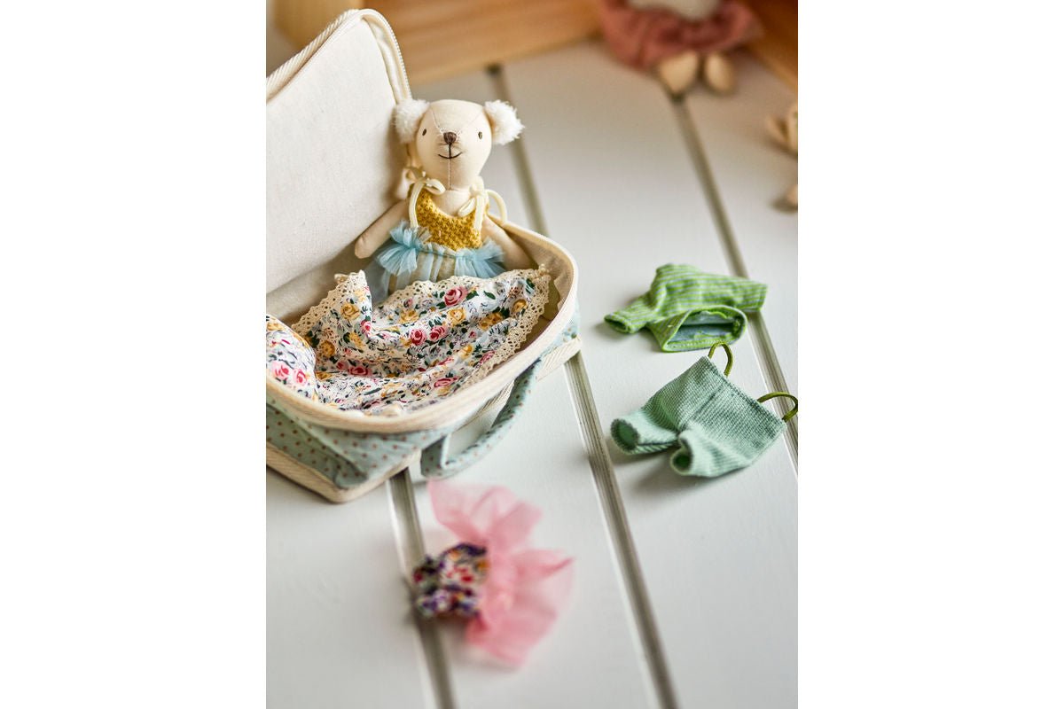 Stoffpuppe „Mia“ mit Koffer – Buntes Spielset aus Polyester