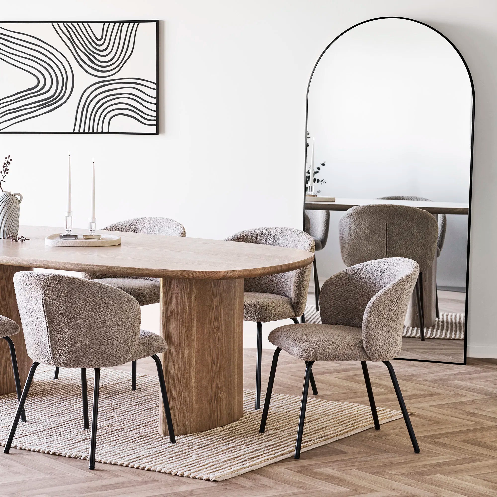 Spiegel Castaro – Bogenform mit schwarzem Alurahmen