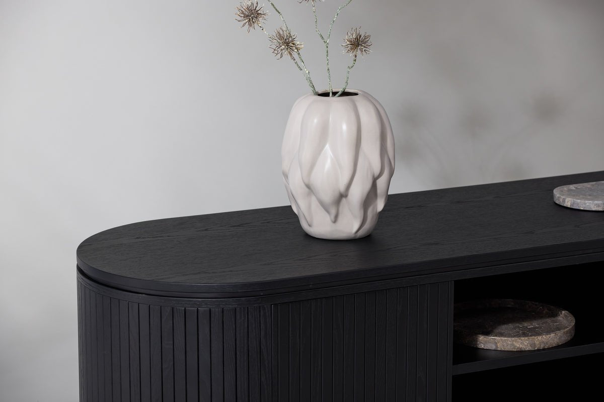 Designer TV-Lowboard Sundby – Schwarz in Eichenoptik mit Lamellenfront