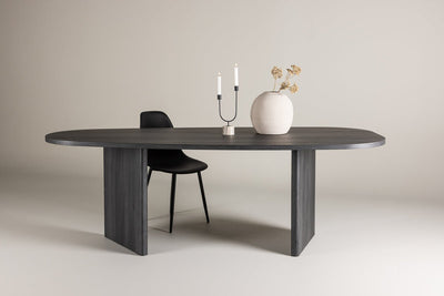 Esstisch Oaky - ein eleganter Tisch in ovaler Form