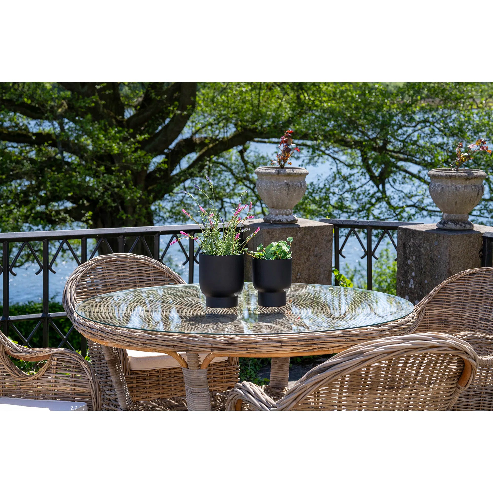 Garten Esstisch Larissa – Rattan, Stahl & Glas, Ø120 cm