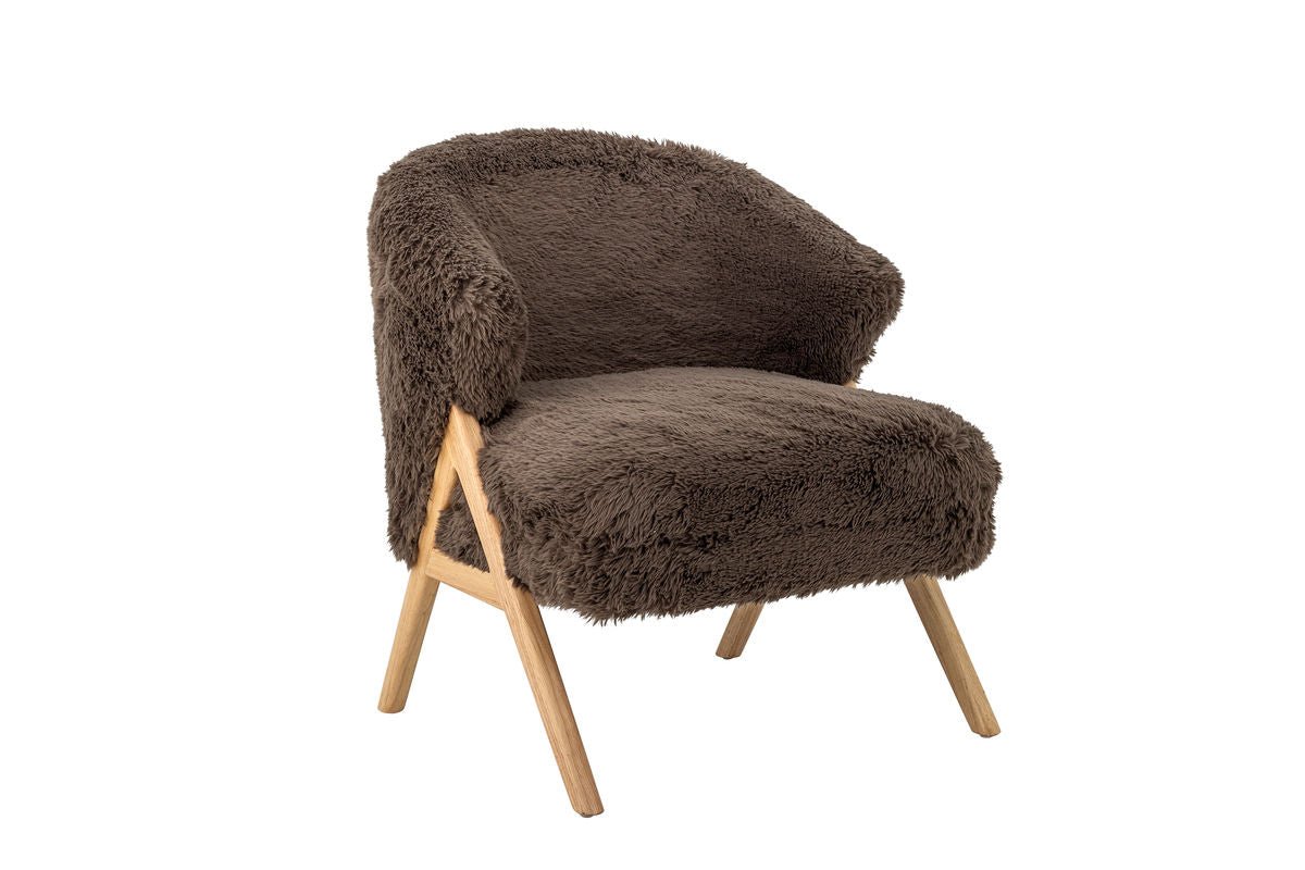 Loungesessel Ang – Kunstfell & FSC®-Holz in warmem Braunton