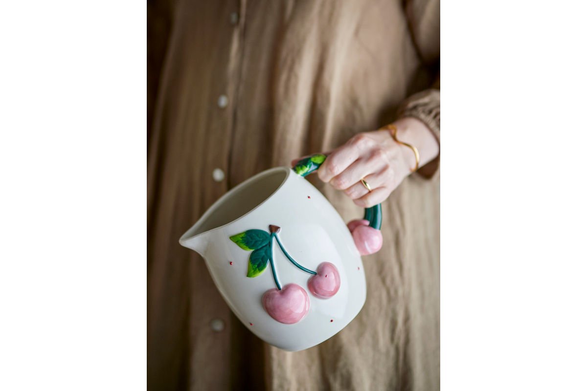 Krug Cerise – Handbemaltes Steingut mit Kirschmotiven