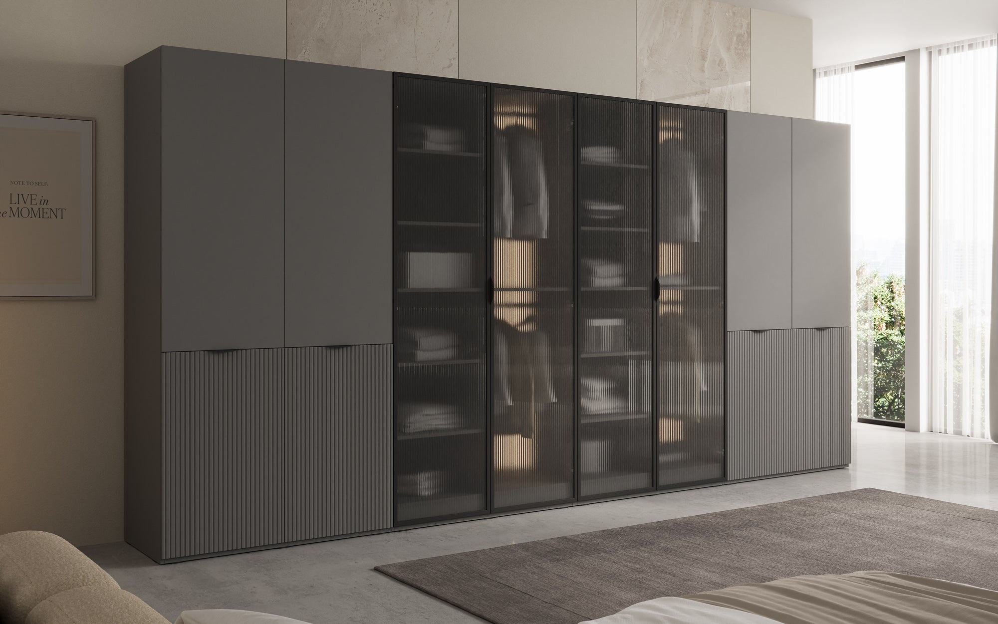 Modulo Rivon – Modularer Design-Kleiderschrank mit geriffelter Glasfront und Strukturpaneelen
