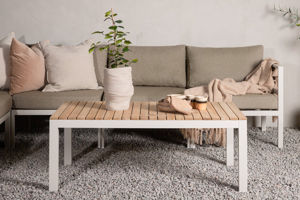 Garten Couchtisch Alanu - ein Materialmix aus Aluminium und Teakholz