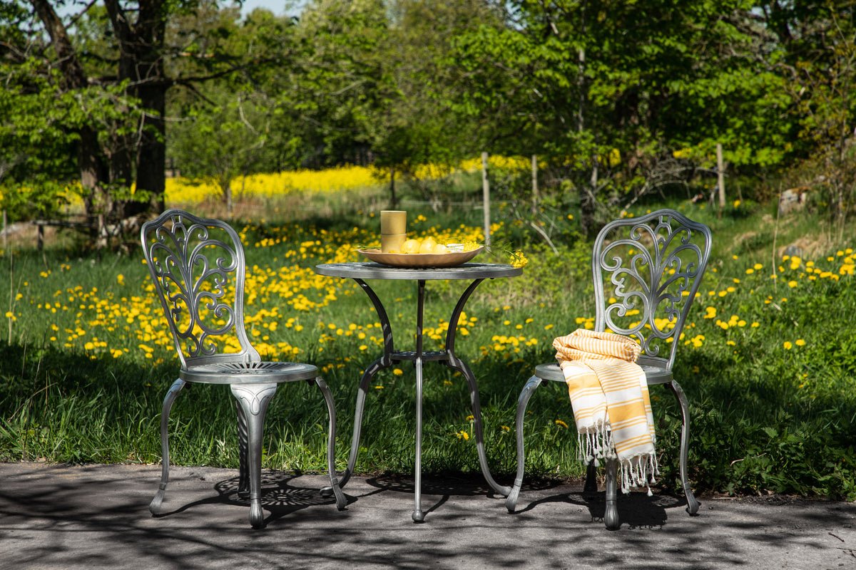 Garten Loungeset Elyra – 3-teiliges Set mit Stühlen & Tisch in 2 Farben