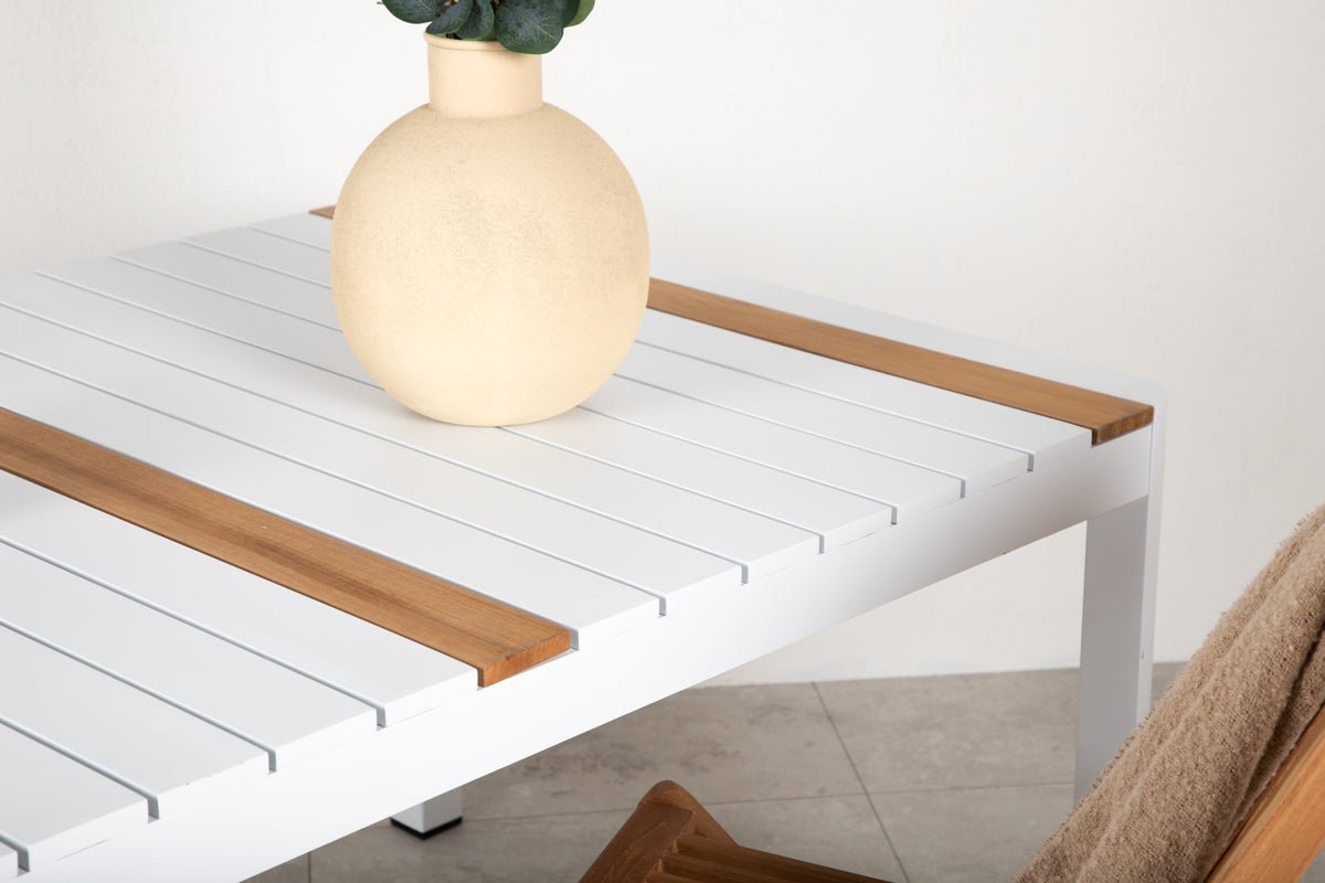 Gartentisch Nuru - Teakholz und Aluminium für Stabilität und Langlebigkeit