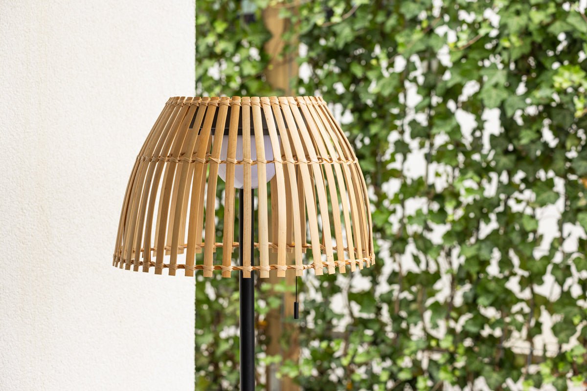 Outdoor-Stehlampe „Elan“ – wetterfeste Stehleuchte aus Bambus & Metall
