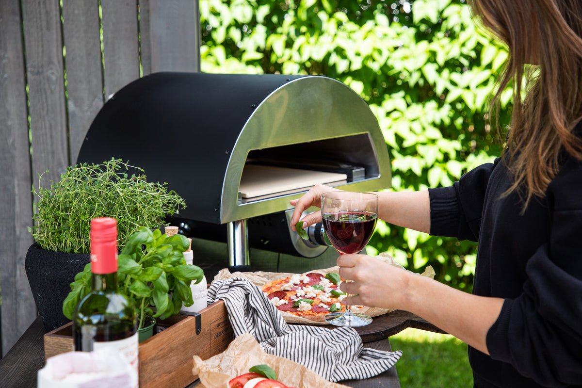 Pizzaofen Neapel - aus Stahl, Edelstahl und Keramik in Schwarz