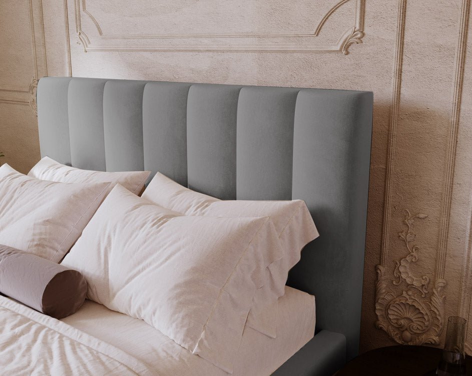 Lit capitonné designer Lunera en Velours avec espace de rangement