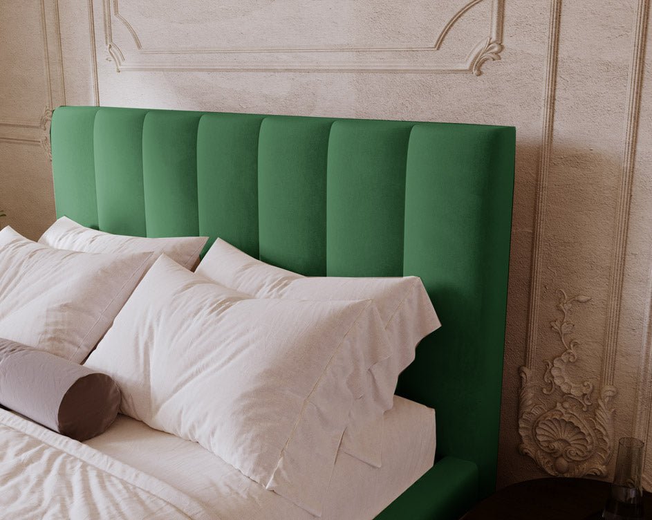 Lit capitonné designer Lunera en Velours avec espace de rangement