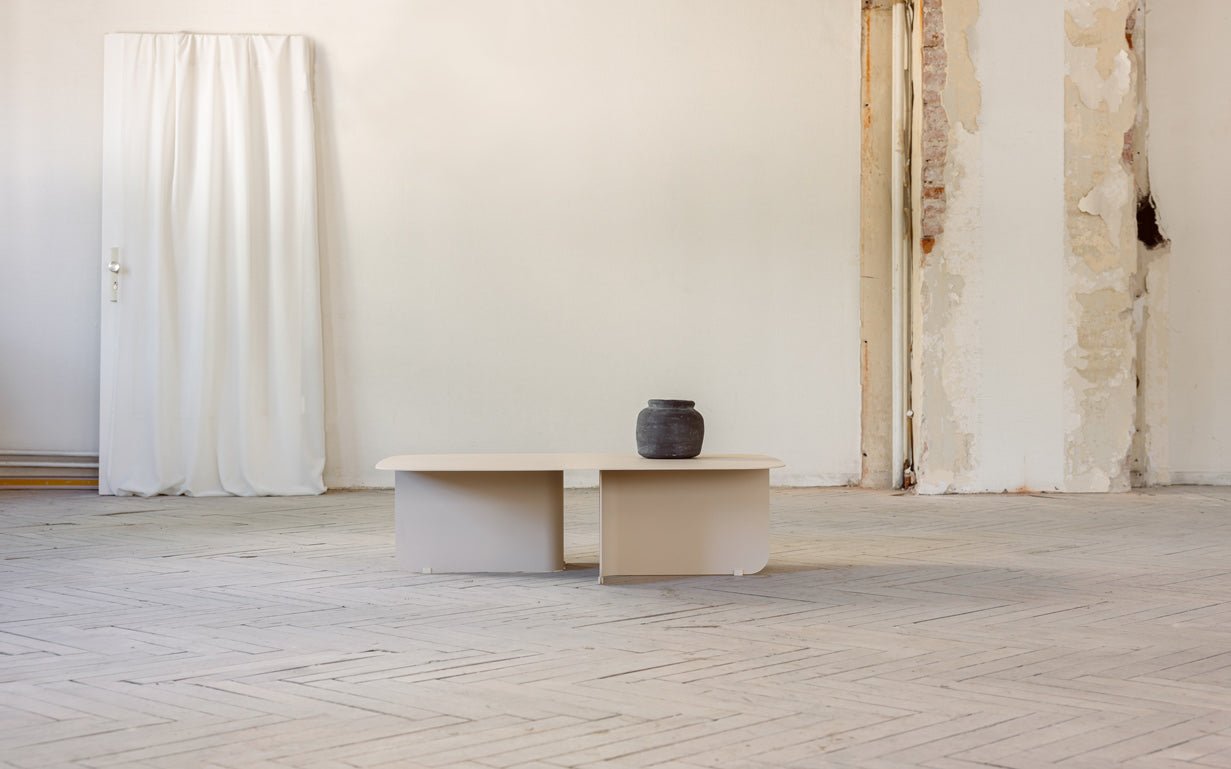 Couchtisch Livia – Japandi Design aus pulverbeschichtetem Blech