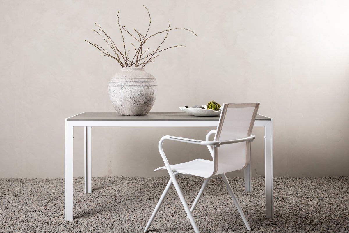 Tuin tafel Tareen - een harmonische combinatie van natuurlijkheid en stabiliteit