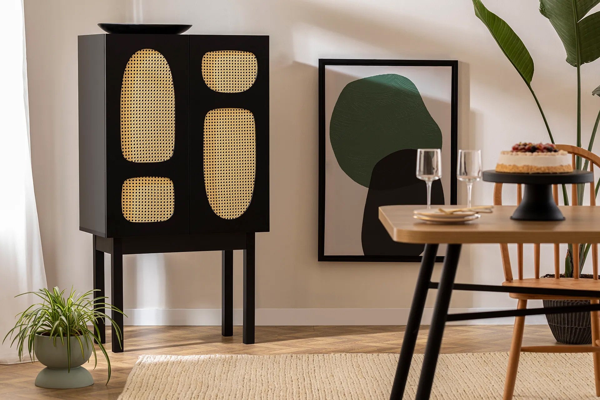 Designerkast Jorvella - van zwart gecoat hout