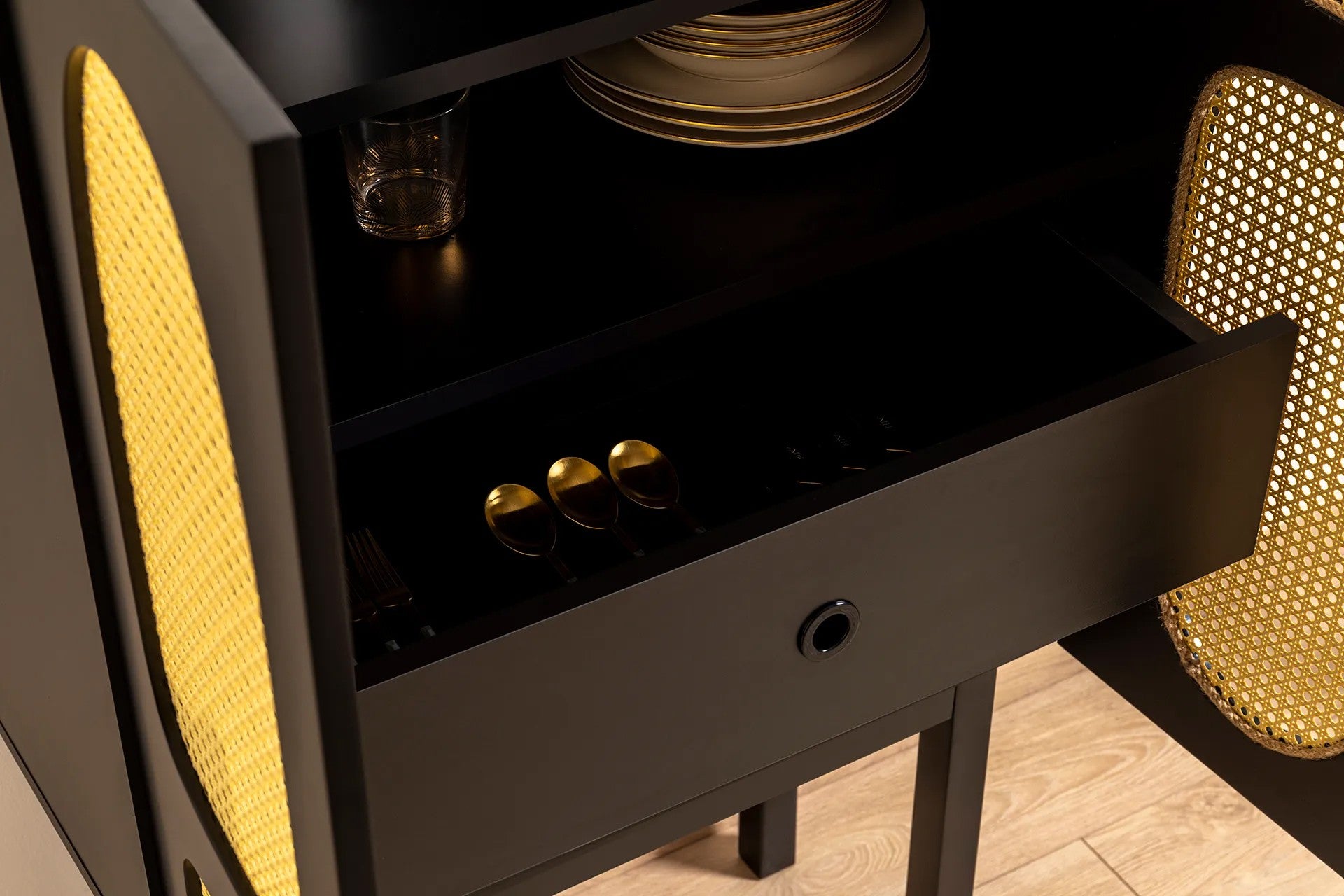 Designerkast Jorvella - van zwart gecoat hout