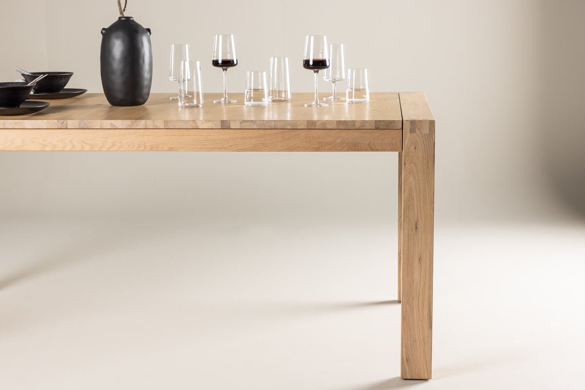 Eettafel Wainui - gemaakt van robuust eikenhout