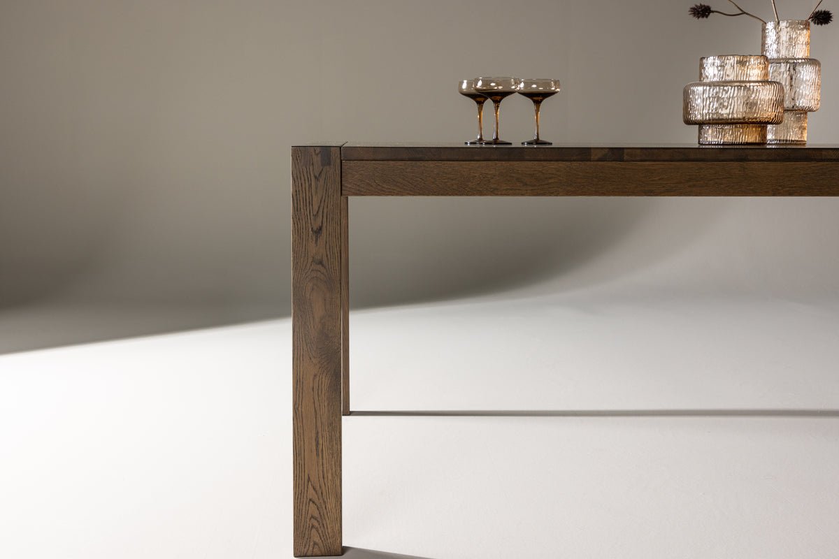 Eettafel Wainui - gemaakt van robuust eikenhout