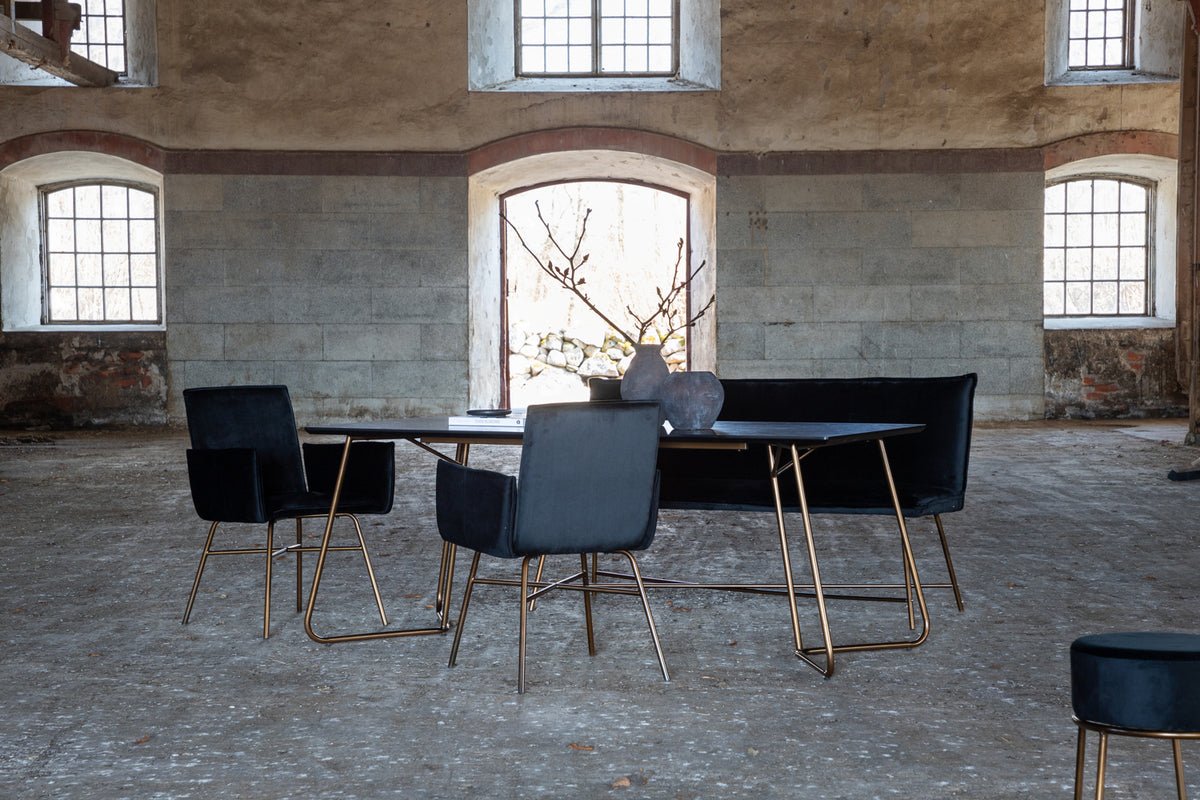 Table à manger Tanoa - un design inspiré scandinave avec des pieds légèrement évasés