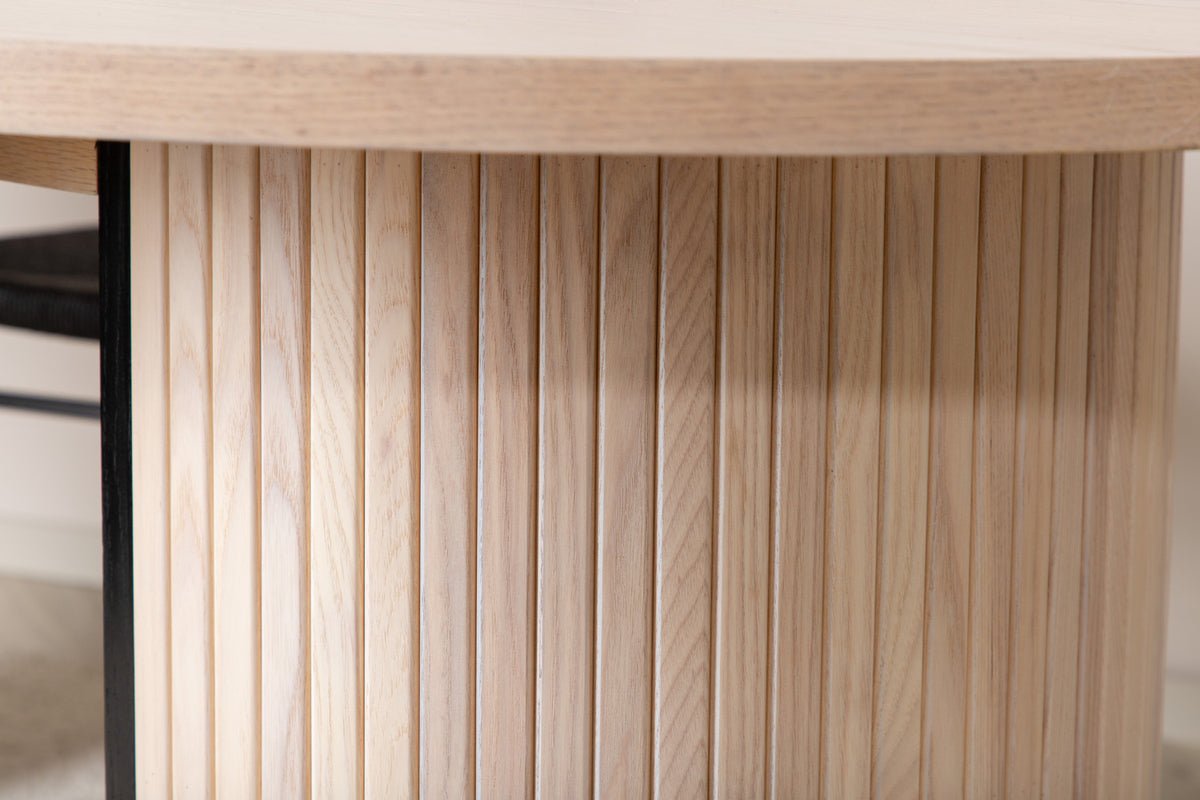 Esstisch Moani - mit robusten Gestell im gerippten Design