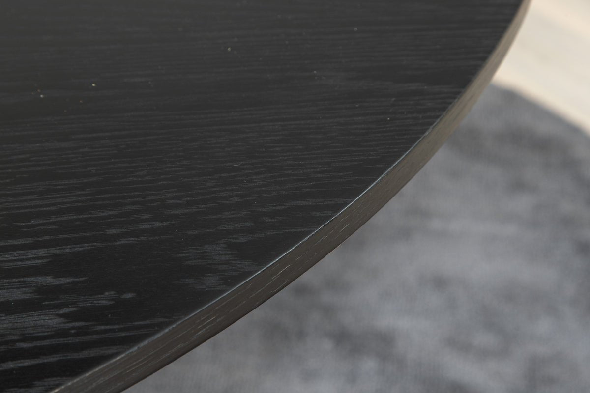 Eettafel Nuvani - met robuust frame in geribbeld ontwerp