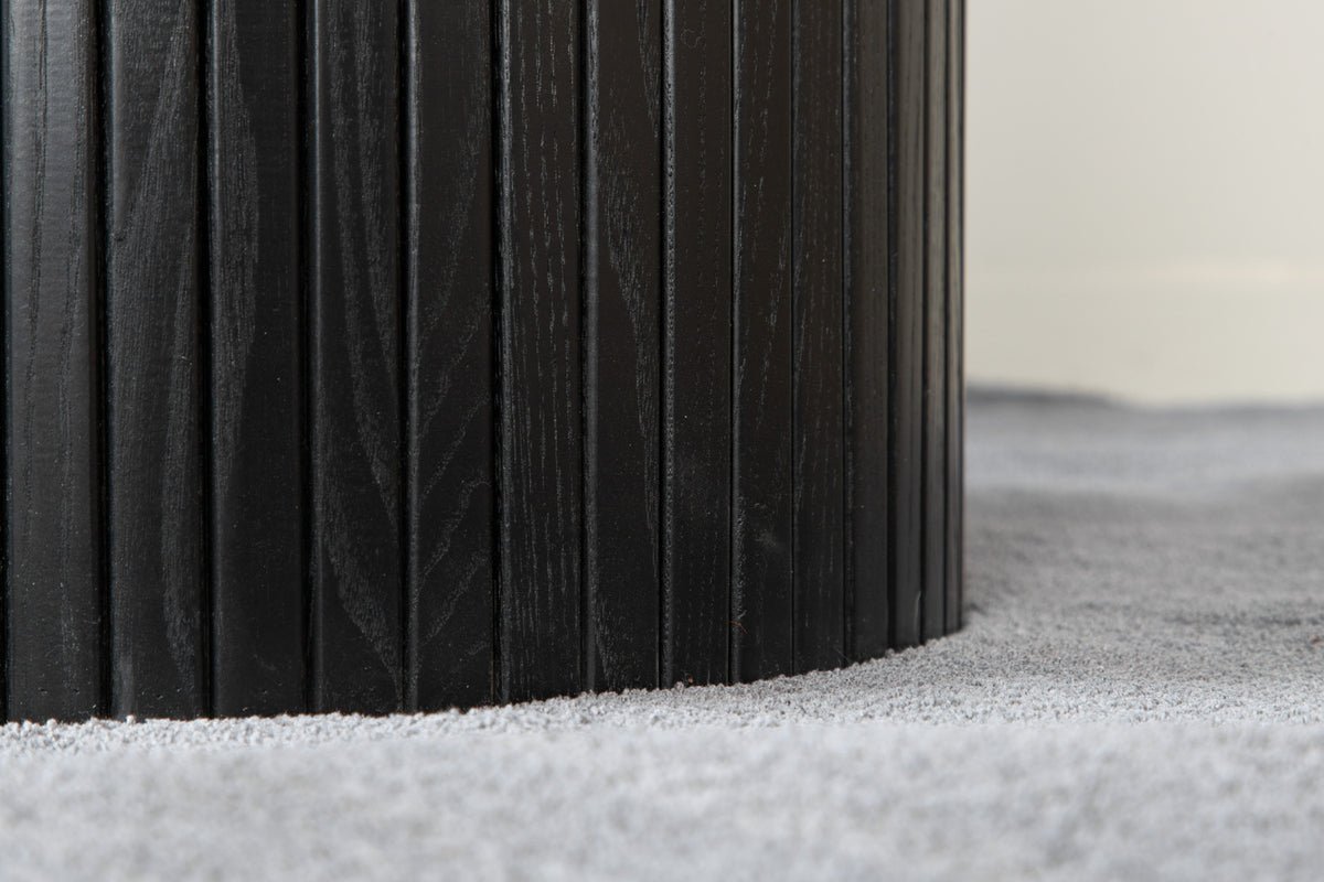 Eettafel Nuvani - met robuust frame in geribbeld ontwerp