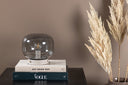 Tischlampe Olivin – Mit elegantem rauchschwarzen Lampenschirm