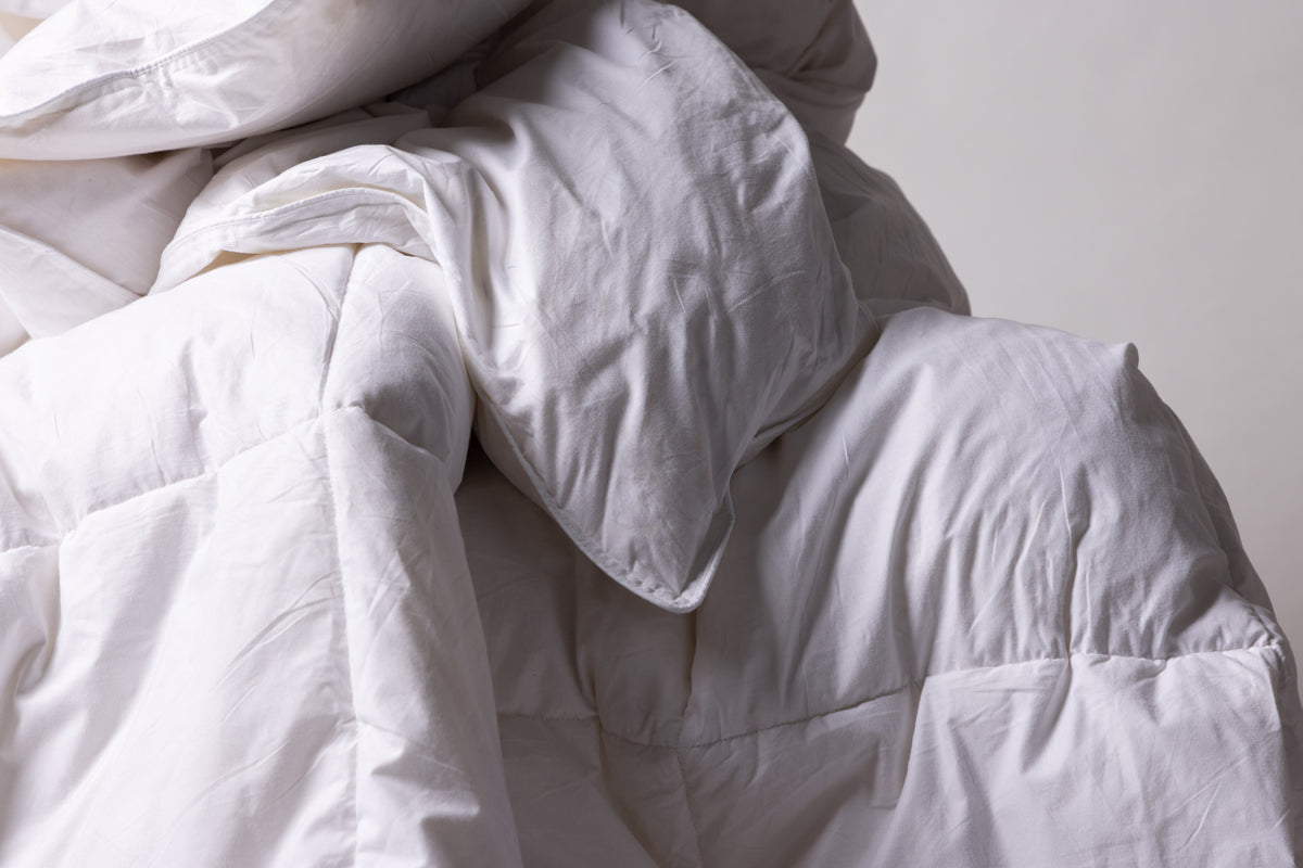 Couette premium Astralis 200 × 150 cm – Coton & mélange de plumes