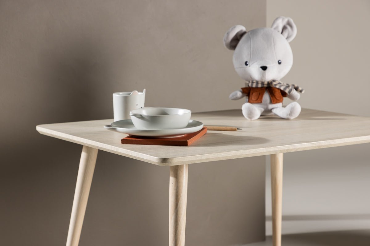 Table enfant Lumo – Naturelle. Simple. Adaptée aux enfants.