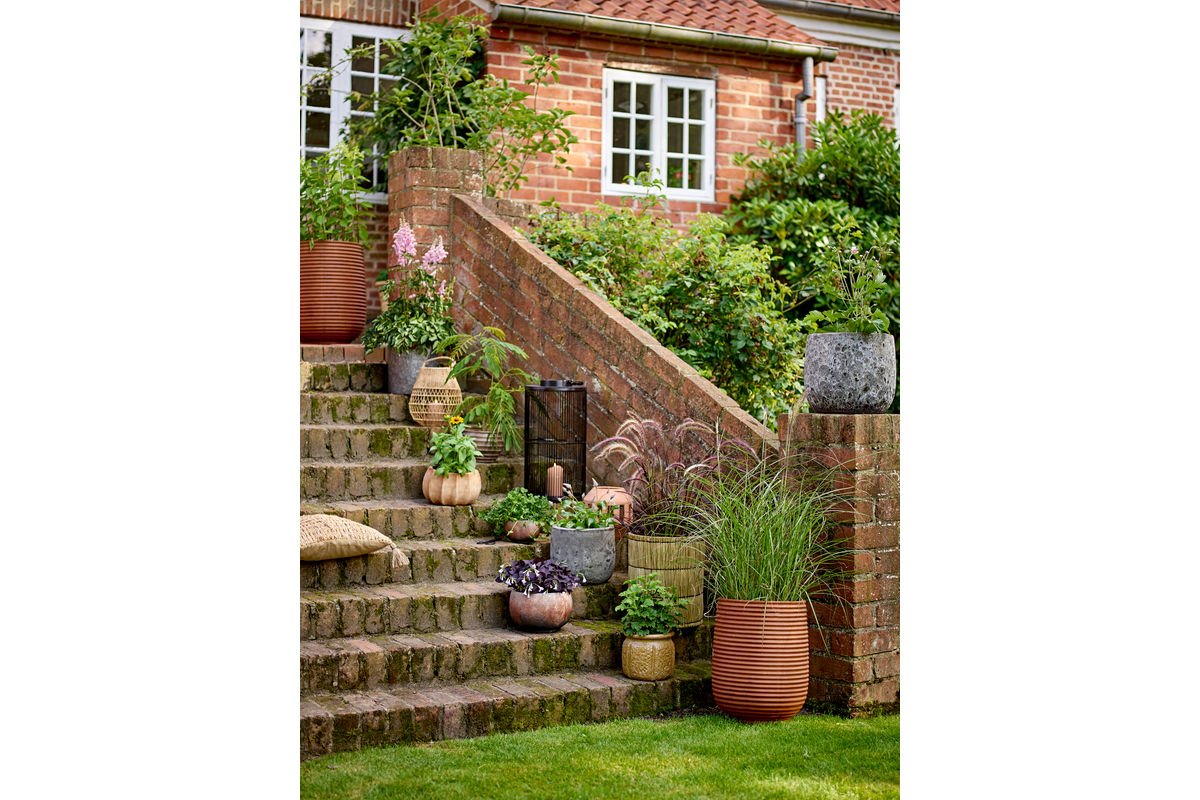 Pot de fleurs décoratif Lioro – Forme organique en terre cuite aux tons chauds de brun