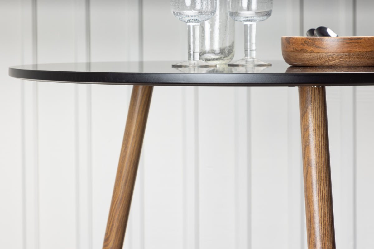 Eettafel Koa - ronde vorm en stijlvolle kleurstelling