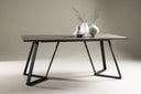 Eettafel Waka - de decoratieve metalen poten zetten een stijlvolle accent