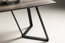 Eettafel Waka - de decoratieve metalen poten zetten een stijlvolle accent