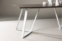 Eettafel Waka - de decoratieve metalen poten zetten een stijlvolle accent
