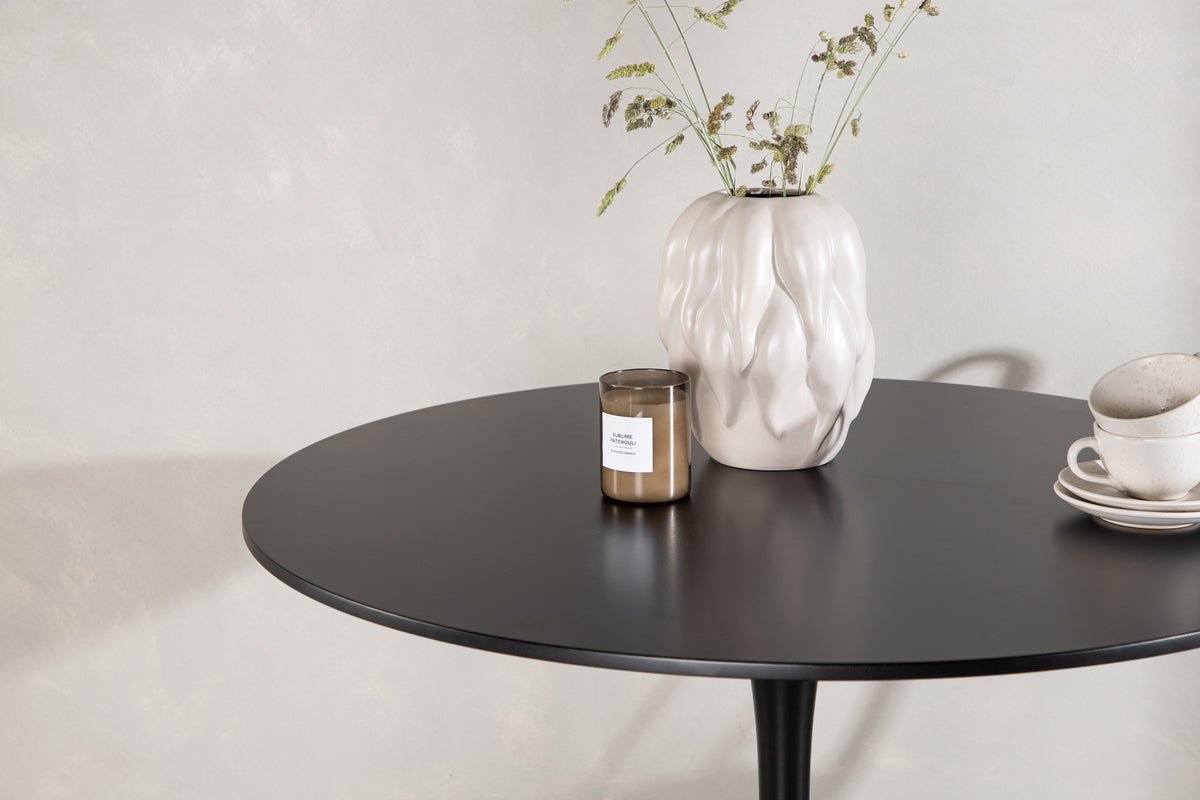 Esstisch Avelani - ein Esstisch, der Stil und Beständigkeit vereint