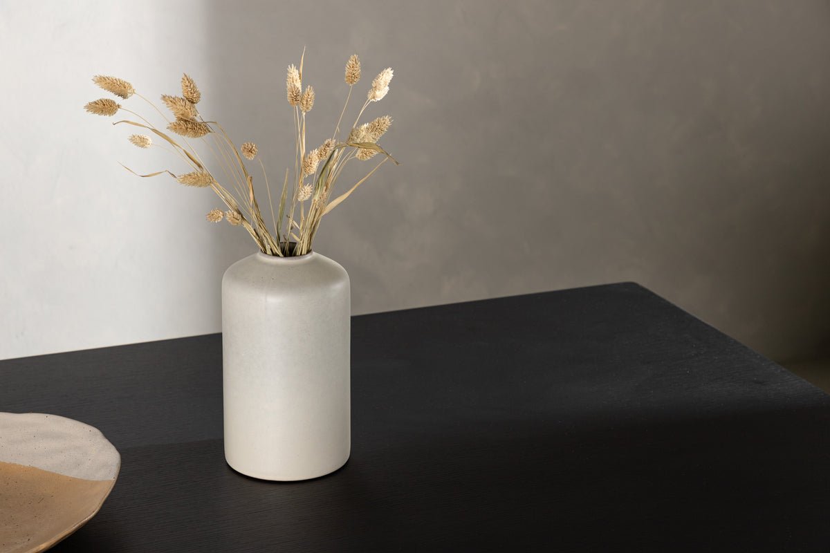 Table à manger Thelia - en forme nordique épurée