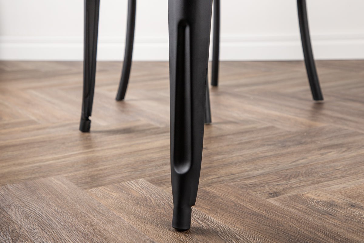 Eettafel Elani - verenigt klassiek design met moderne lichtheid