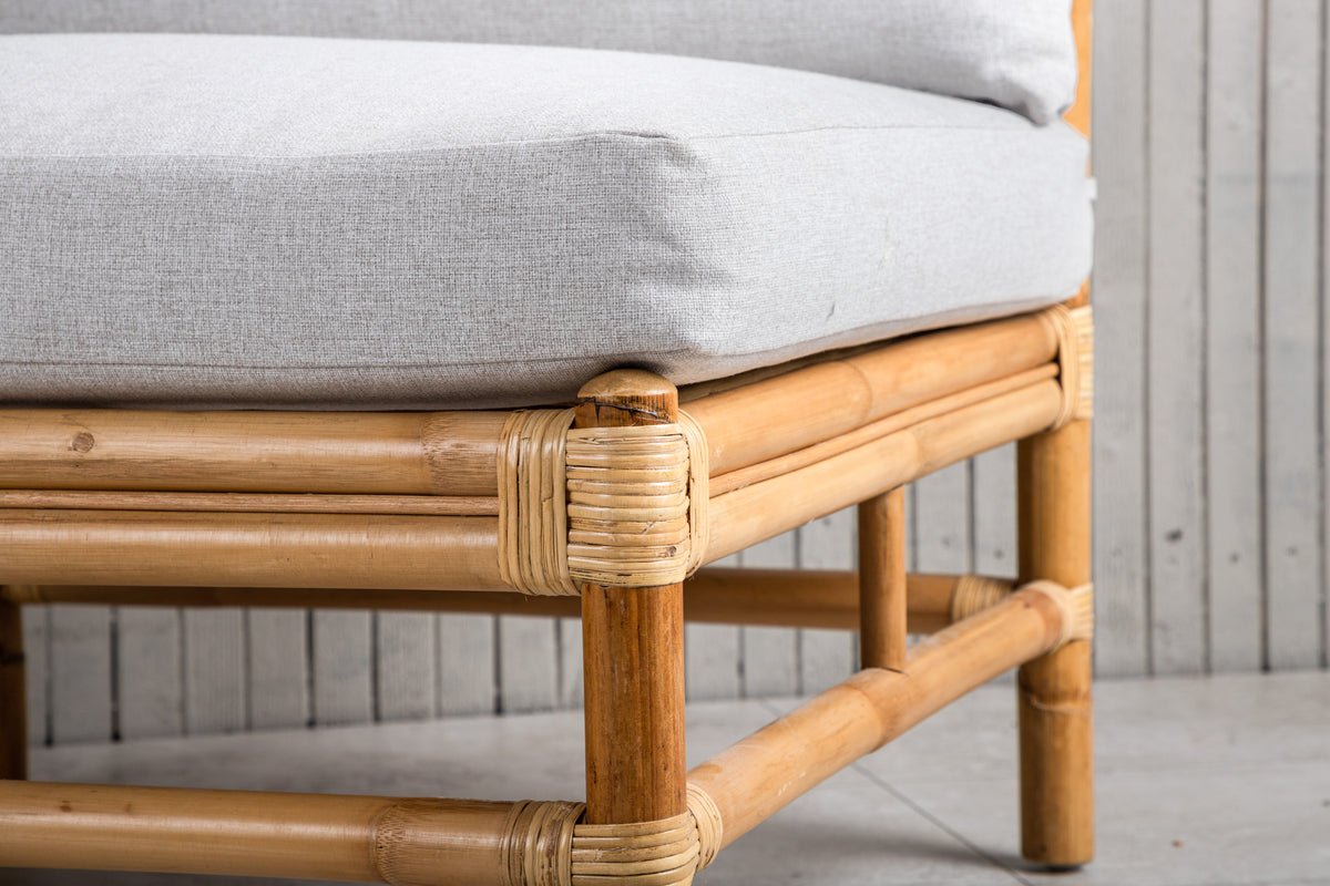 Fauteuil lounge de jardin Rob – design tressé à la main avec coussins gris clair