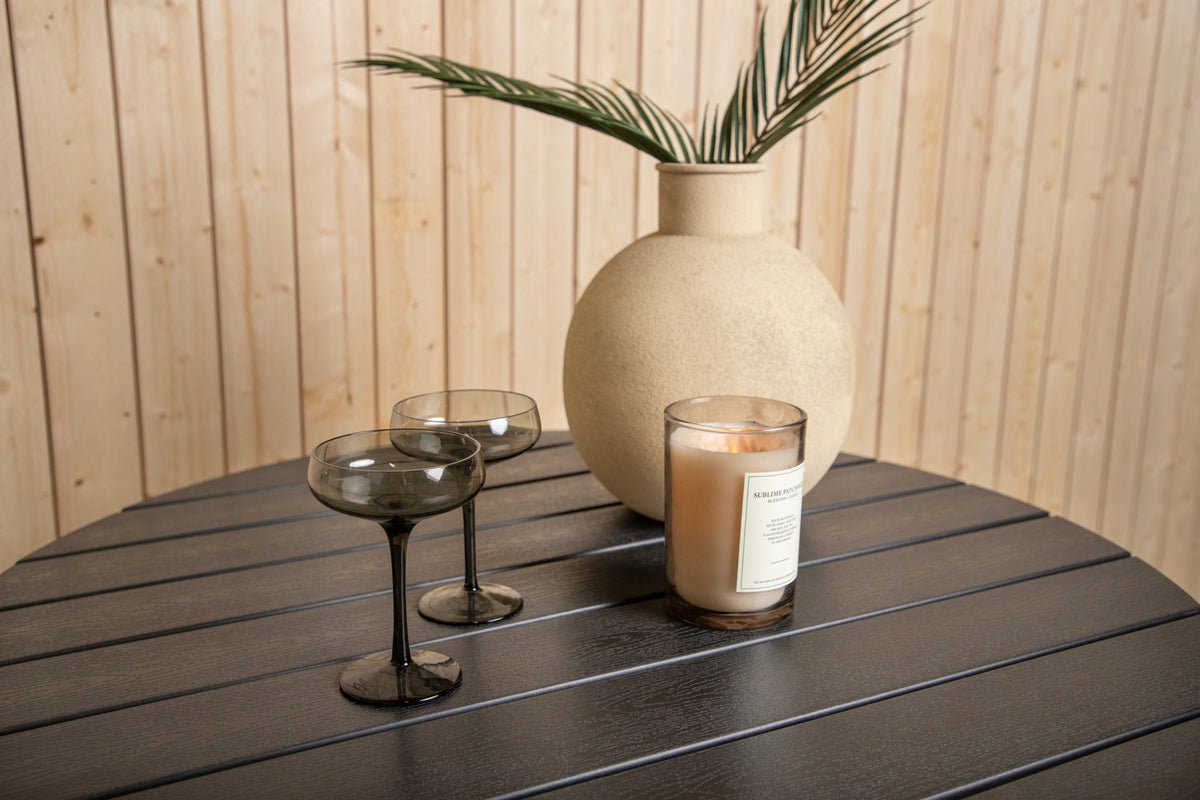 Table de jardin Aviani - ronde, accueillante et élégante