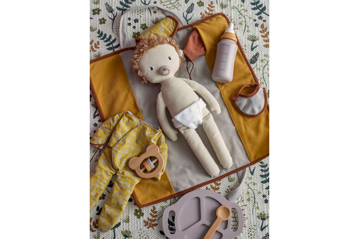 Puppe Alin - Spielset mit Wickelzubehör & Kuschelpuppe im Blumenoutfit