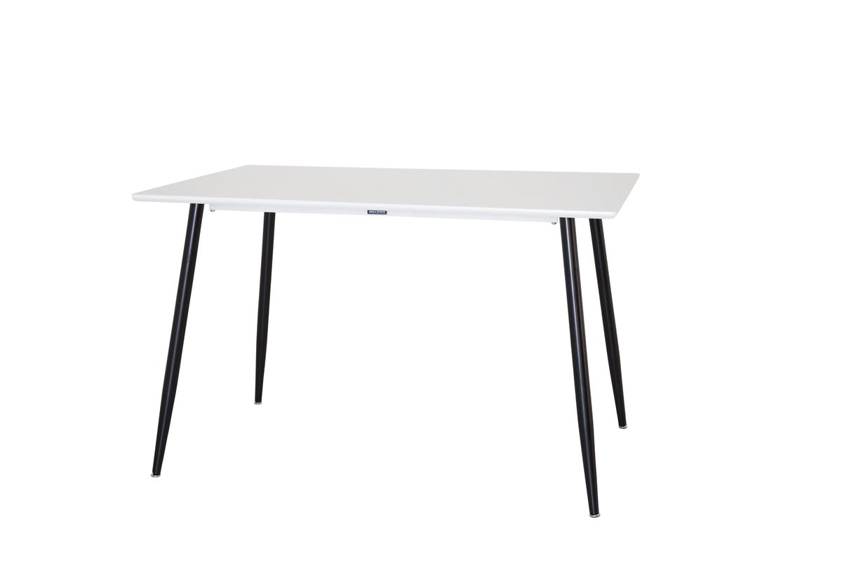 Table à manger Lumi - une table rectangulaire, élégante avec un design clair et simple