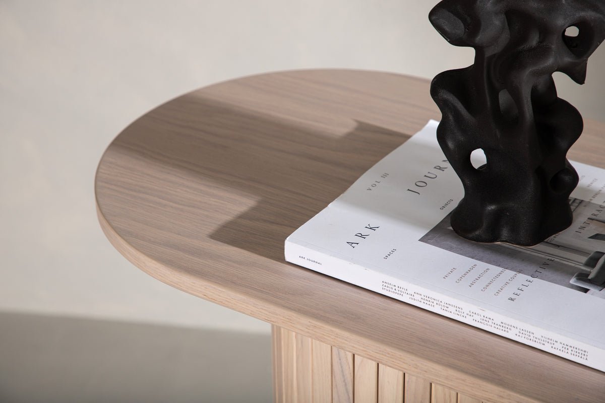 Beistelltisch Lina – in drei Farben mit Rippendetails